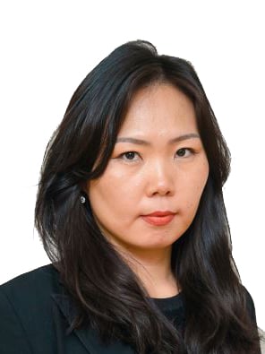 Б.Мөнхбуян — Senior Lecturer